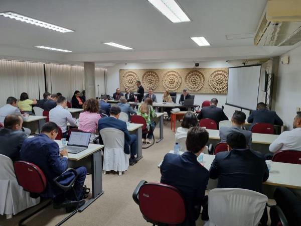 A reunião aconteceu na sala da Comissão de Constituição e Justiça.(Imagem:Jonas Carvalho/ Portal ClubeNews)