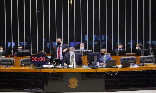 Projeto prevê reabertura da educação básica e superior.(Imagem:Pablo Valadares/Câmara dos Deputados)