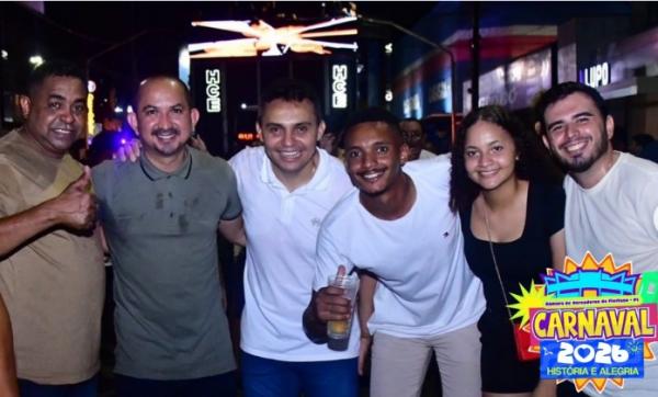 Poder Legislativo marca presença em arrastão com Durval Lelys e reforça apoio ao Carnaval de Floriano(Imagem:Reprodução/Instagram)