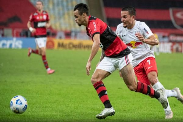 Com gol no fim, Bragantino derruba Flamengo e dorme na liderança do Brasileirão(Imagem:Alexandre Vidal)