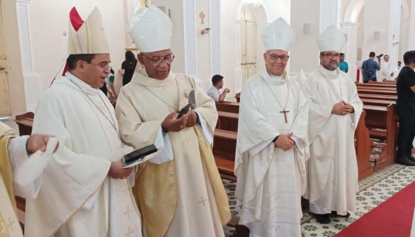Dom Edivalter Andrade participa da posse do novo arcebispo de Teresina.(Imagem:Divulgação)