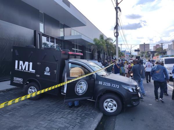 Homem mata ex-esposa a tiros e comete suicídio na Zona Leste de Teresina.(Imagem:Ravi Marques/ TV Clube)