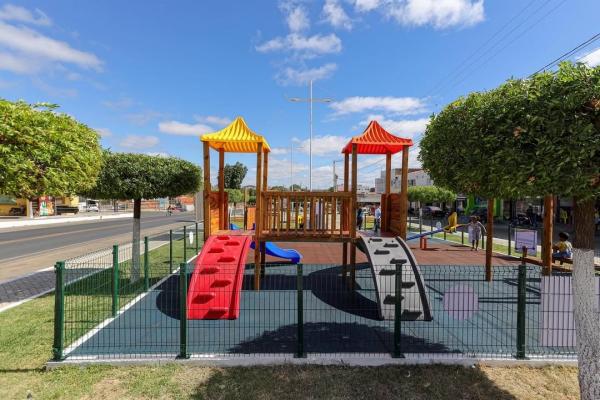 Brinquedopra&ccedil;as ampliam op&ccedil;&otilde;es de lazer e fortalecem o desenvolvimento infantil em 17 munic&iacute;pios piauienses(Imagem:Ascom Secid)