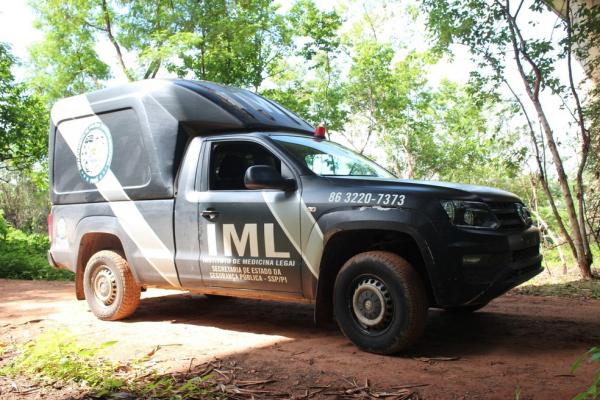O corpo de um homem foi encontrado na tarde desta terça-feira (15) às margens da PI-112, no Povoado Gurupá de Cima, zona rural de Teresina. Segundo a polícia, a vítima tinha mais d(Imagem:Reprodução)