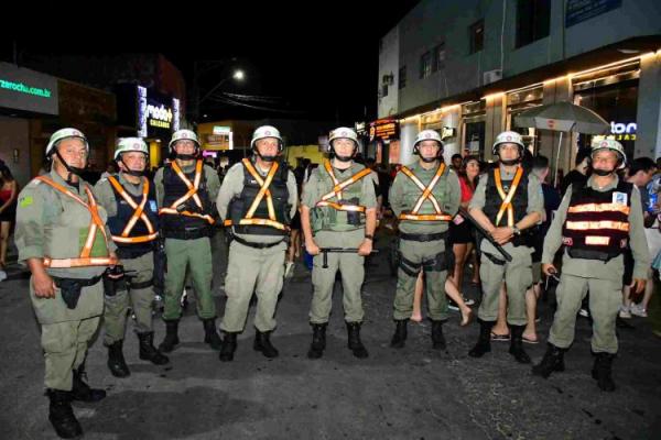 Arrastão com Durval Lelys marca Estreia da Folia de Carnaval em Floriano (Imagem:Secom)