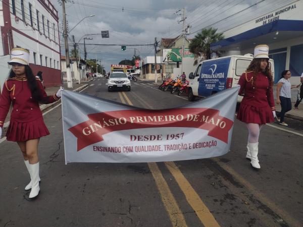 Ginásio Primeiro de Maio celebra 68 anos com desfile marcante pelas ruas de Floriano(Imagem:FlorianoNews)