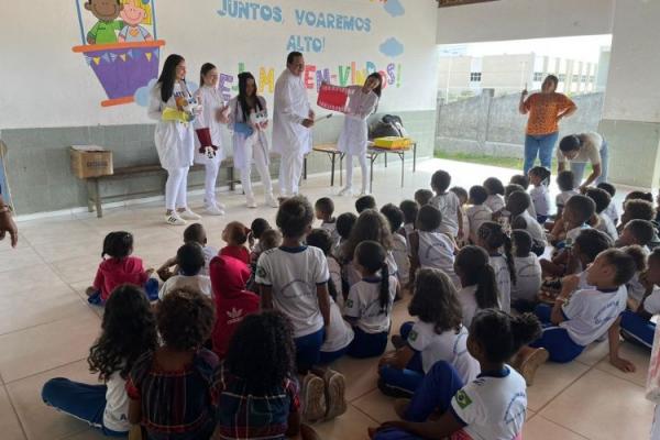 Escolas municipais de Floriano recebem ações preventivas em saúde bucal.(Imagem:Secom)