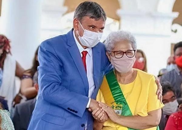 Wellington Dias passa o comando do governo do Piauí para Regina Sousa.(Imagem:Roberta Aline/CCOM)