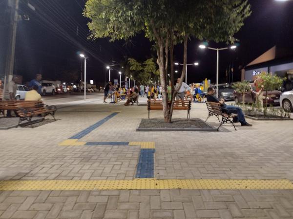 Inaugurada a Praça Professora Fátima Alencar, em frente ao campus da UESPI de Floriano.(Imagem:FlorianoNews)