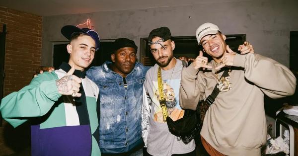 MC Hariel (à esquerda), Doca, Papatinho e L7nnon (à direita) se juntam na gravação da música 