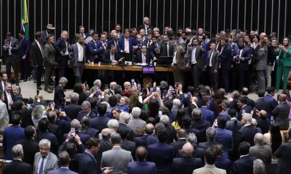 Hugo Motta preside sessão plenária após obstrução do plenário da Câmara dos Deputados por parlamentares de oposição.(Imagem:BRUNO SPADA/CÂMARA DOS DEPUTADOS)