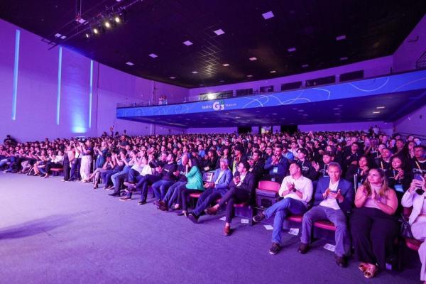 Rafael premia 50 estudantes com viagem internacional e anuncia 300 intercambistas nos próximos dois anos de Seduckathon.(Imagem:Divulgação)