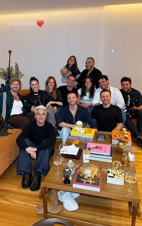 Bruna Marquezine reúne famosos em encontro pré-festa de aniversário.(Imagem:Reprodução/Instagram)