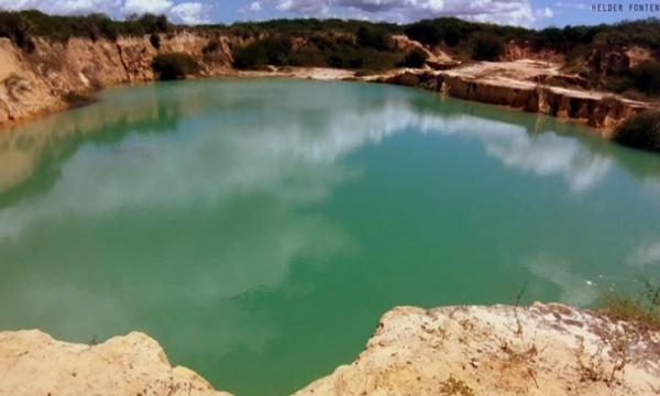 Buraco azul é propriedade privada e pertence ao empresário Sebastião Fontenele.(Imagem:Helder Fontenele)