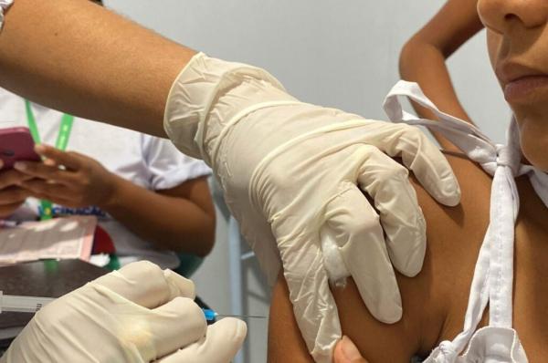 As vacinas ofertadas pelo SUS s&atilde;o as mais atualizadas contra as cepas em circula&ccedil;&atilde;o e esquema de vacina&ccedil;&atilde;o contra a covid-19.(Imagem:Ascom Sesapi)