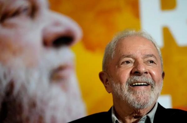 Lula é eleito presidente do Brasil(Imagem:Eraldo Peres/AP)