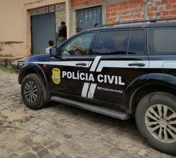 Equipe da Polícia Civil do Piauí em local de crime na Zona Sul de Teresina.(Imagem:Francisco Lima/TV Clube)