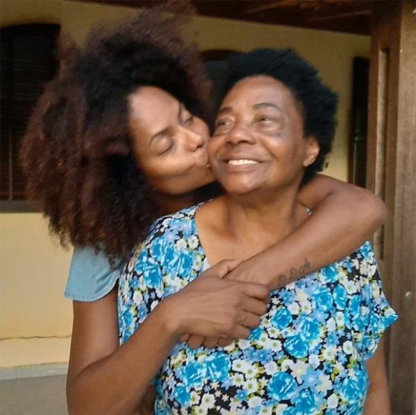 Adriana Bombom lamenta a morte da mãe, Ernestina, vítima de Covid-19.(Imagem:Reprodução/Instagram)