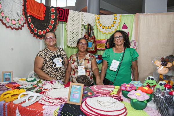 O evento reuniu profissionais que puderam expor e comercializar seus trabalhos para visitantes e turistas.(Imagem:Marcelly Santos)