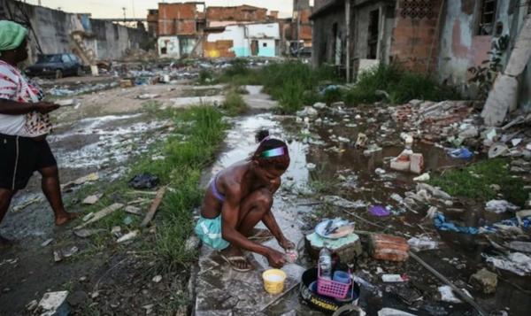 Em contrapartida, apenas um terço das pessoas de cor ou raça branca estão no indicador de pobreza.(Imagem:Agência Brasil)