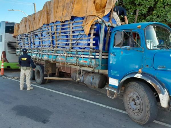 junho de 2022, um caminhoneiro foi preso pela Polícia Rodoviária Federal em Piripiri transportando cerca de 250 quilos de maconha e 3 de cocaína. (Imagem:Divulgação/PRF)