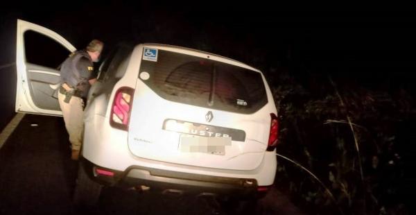 Veículo roubado foi encontrado abandonado na BR 343 no Piauí.(Imagem:Divulgação/PM-PI)