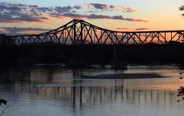 Ponte João Luís Ferreira, conhecida como Ponte Metálica, liga Timon (MA) a Teresina (PI).(Imagem:Eudes Soares)