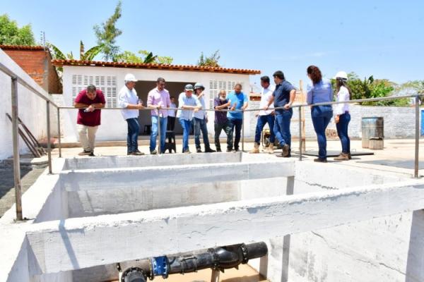 Prefeito Antônio Reis visita obras do Esgotamento Sanitário de Floriano.(Imagem:Secom)