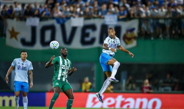 Partida encerrou a 6&ordf; rodada da competi&ccedil;&atilde;o.(Imagem:LUCAS UEBEL/GREMIO FBPA/DIREITOS RESERVADOS)