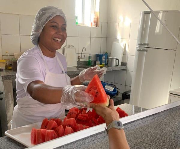 Oferta de refei&ccedil;&otilde;es diversificadas nas escolas estaduais contribui para mudan&ccedil;as na alimenta&ccedil;&atilde;o de alunos e fortalece a agricultura familiar.(Imagem:Ascom Seduc)