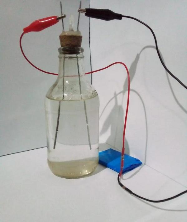 Estudante piauiense de 16 anos utiliza garrafa improvisada para produzir hidrogênio em casa: 