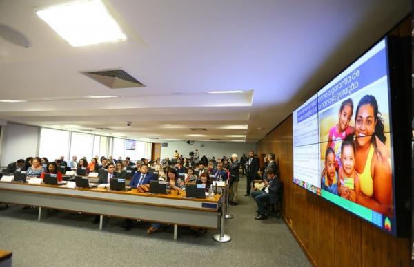 Medida Provisória do Bolsa Família é debatida em reunião da comissão mista no Senado.(Imagem:André Oliveira/MDS)