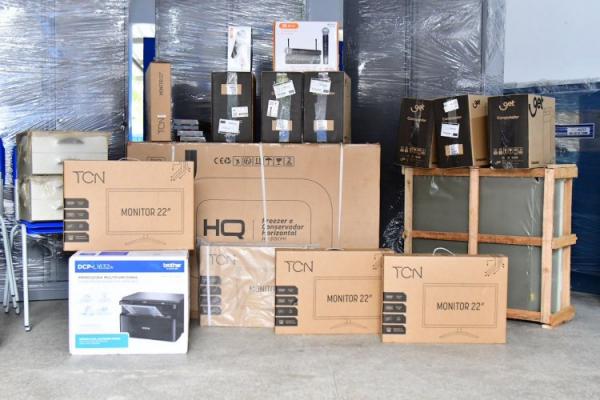 Educa&ccedil;&atilde;o de Floriano realiza entrega de materiais permanentes &agrave;s escolas da rede municipal.(Imagem:Secom)