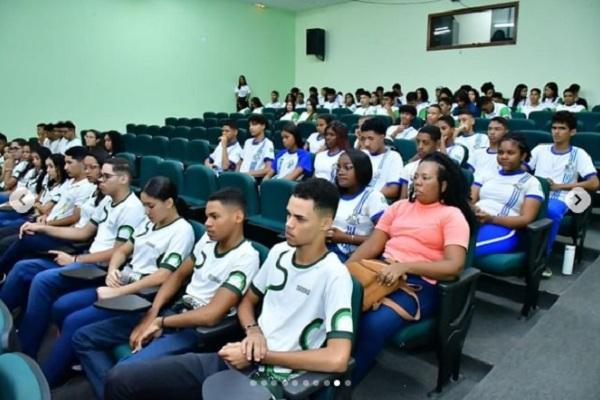 Estudantes da Escola Barjonas Lobão participam da Semana Nacional de Ciências e Tecnologia no IFPI.(Imagem:Reprodução/Instagram)