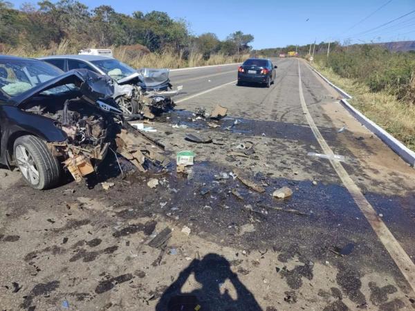 Três pessoas ficam feridas em colisão na rodovia BR-135 em Cristino Castro, no Piauí.(Imagem:Reprodução)
