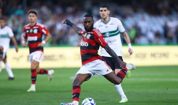 Com gol de Gerson no fim, Flamengo supera Coritiba no Couto Pereira.(Imagem:Gilvan de Souza/CRF/Direitos Reservados)