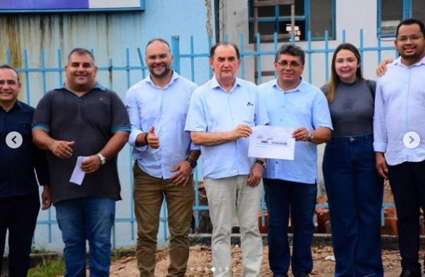 Prefeito Antônio Reis e equipe visitam obra de reforma da UBS Santa Cruz em Floriano.(Imagem:Reprodução/Instagram)