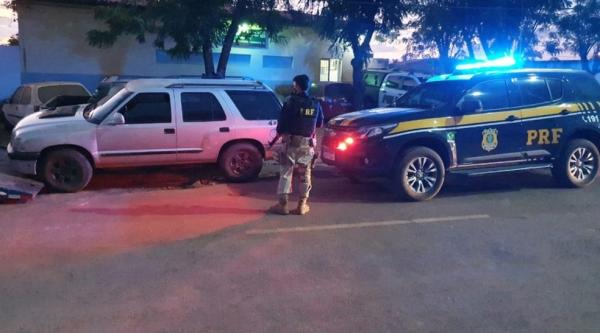 PRF apreende caminhonete roubada que estava em posse de vereador no Sul do Piauí.(Imagem:Divulgação/PRF)