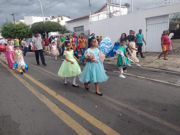 Ginásio Primeiro de Maio celebra 68 anos com desfile marcante pelas ruas de Floriano(Imagem:FlorianoNews)