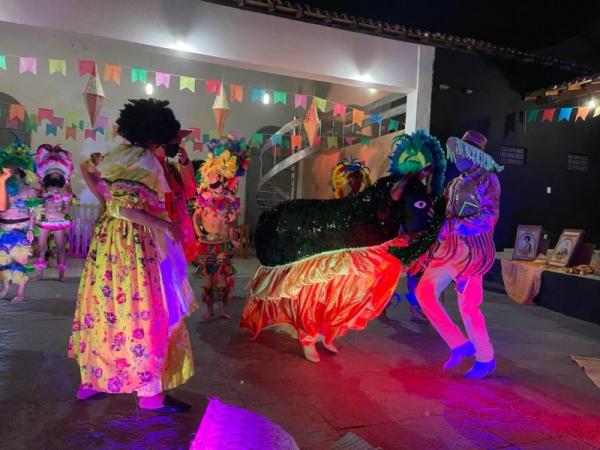 Grupos beneficiados com leis culturais se apresentam em Floriano(Imagem:SECOM)