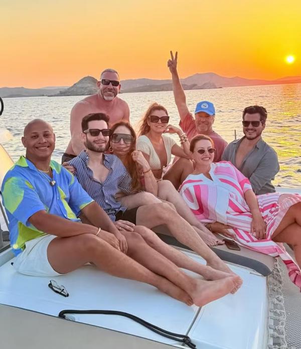 Susana Vieira celebra aniversário de 83 anos com família e amigos na Grécia.(Imagem:Reprodução/Instagram)