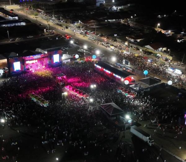 Festival de Ver&atilde;o de Parna&iacute;ba atrai milhares de pessoas e movimenta turismo do litoral piauiense(Imagem:Frame/Conecta Piau&iacute;)