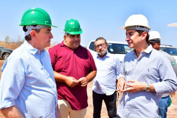 Prefeito Antônio Reis visita obras do Esgotamento Sanitário de Floriano.(Imagem:Secom)