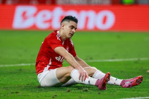 Borré lamenta chance no empate do Inter contra o Santos.(Imagem:Luiz Erbes/AGIF)