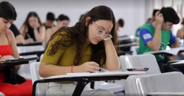 Imagem de arquivo mostra candidatos fazendo prova.(Imagem:Ares Soares/Divulgação)