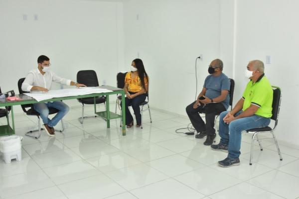 Reunião discute regularização fundiária do bairro Cajueiro II.(Imagem:Secom)