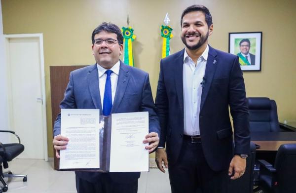 Governador sanciona lei que premia em dinheiro servidores e alunos das escolas públicas com melhor desempenho.(Imagem:Divulgação)