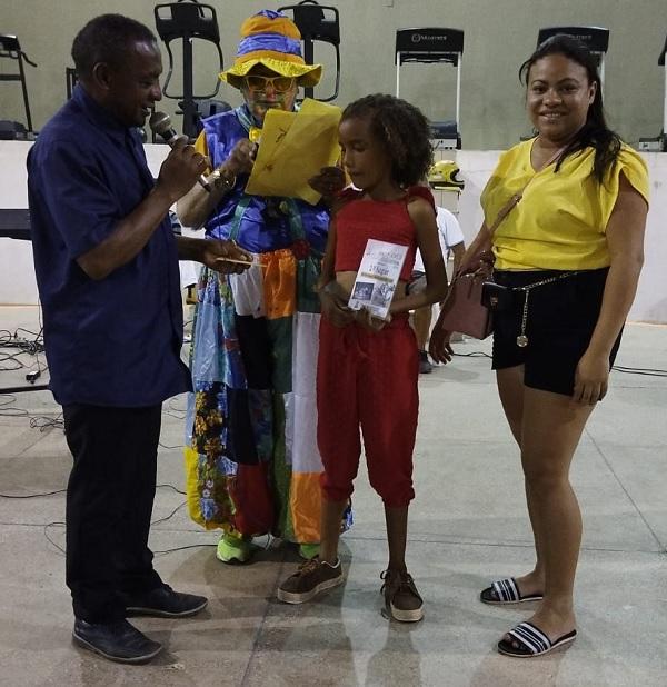 1º lugar: Ágatha Beatriz, da Escola Municipal Frutuoso Pachêco.(Imagem:FlorianoNews)