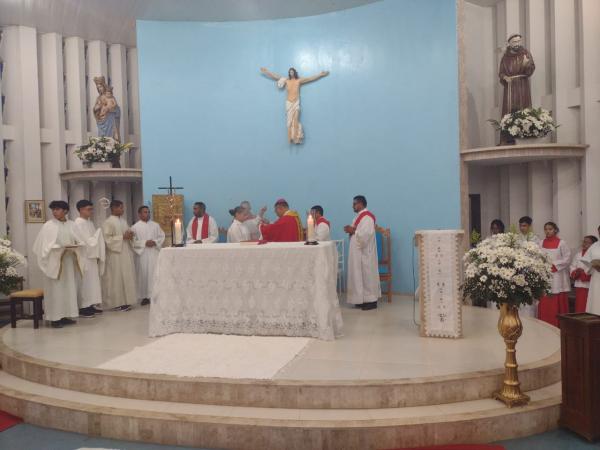 Diácono Raimundo José Ferreira Dias é ordenado em emocionante Celebração Eucarística na Diocese de Floriano.(Imagem:FlorianoNews)