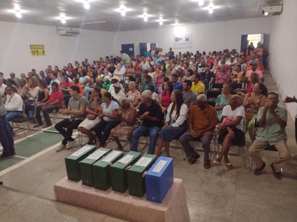 Mais de 300 Títulos de Propriedades são entregues em solenidade para famílias da zona rural de Floriano.(Imagem:FlorianoNews)
